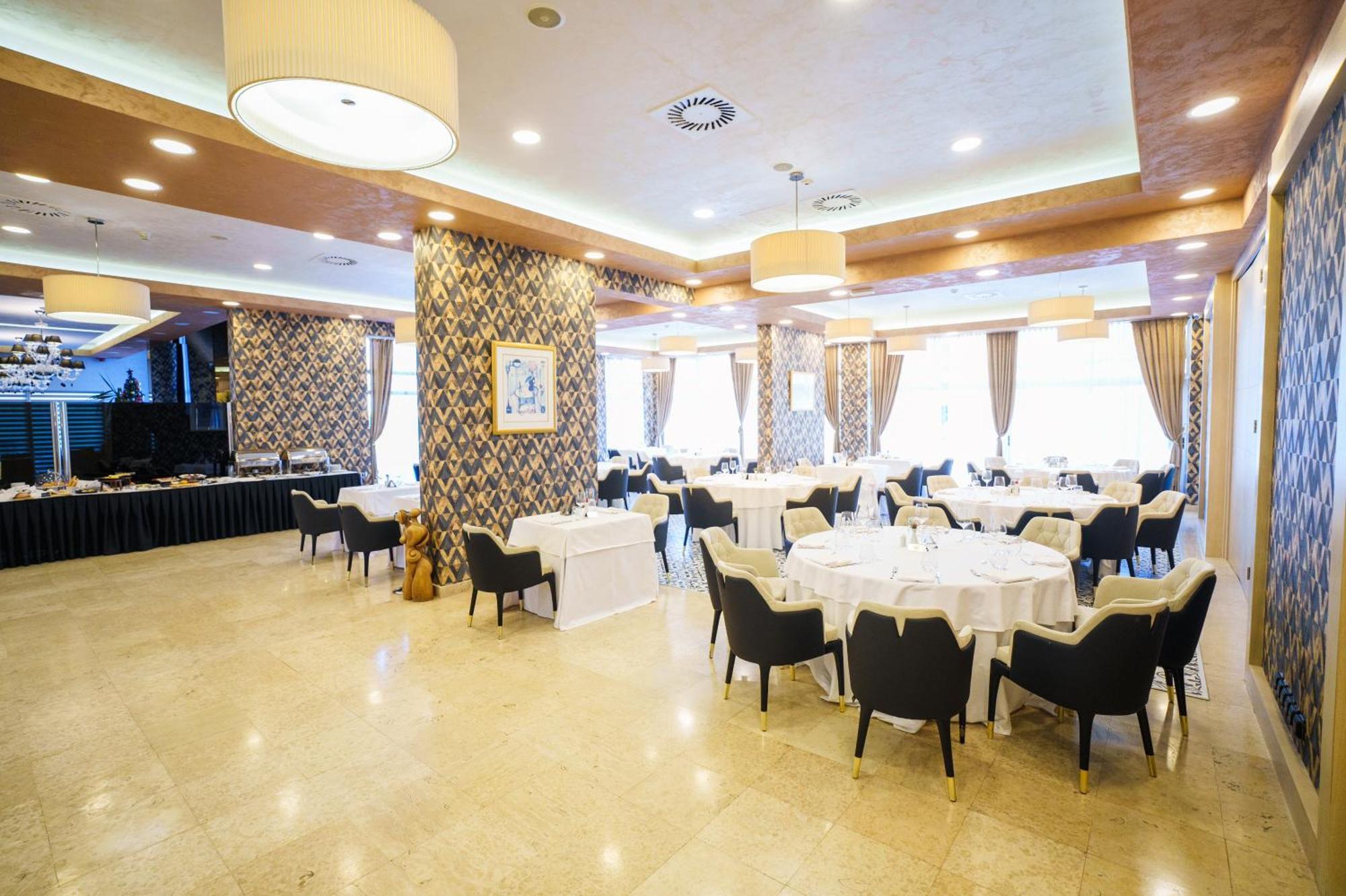 Hotel Monogram Park Ruma Exterior photo