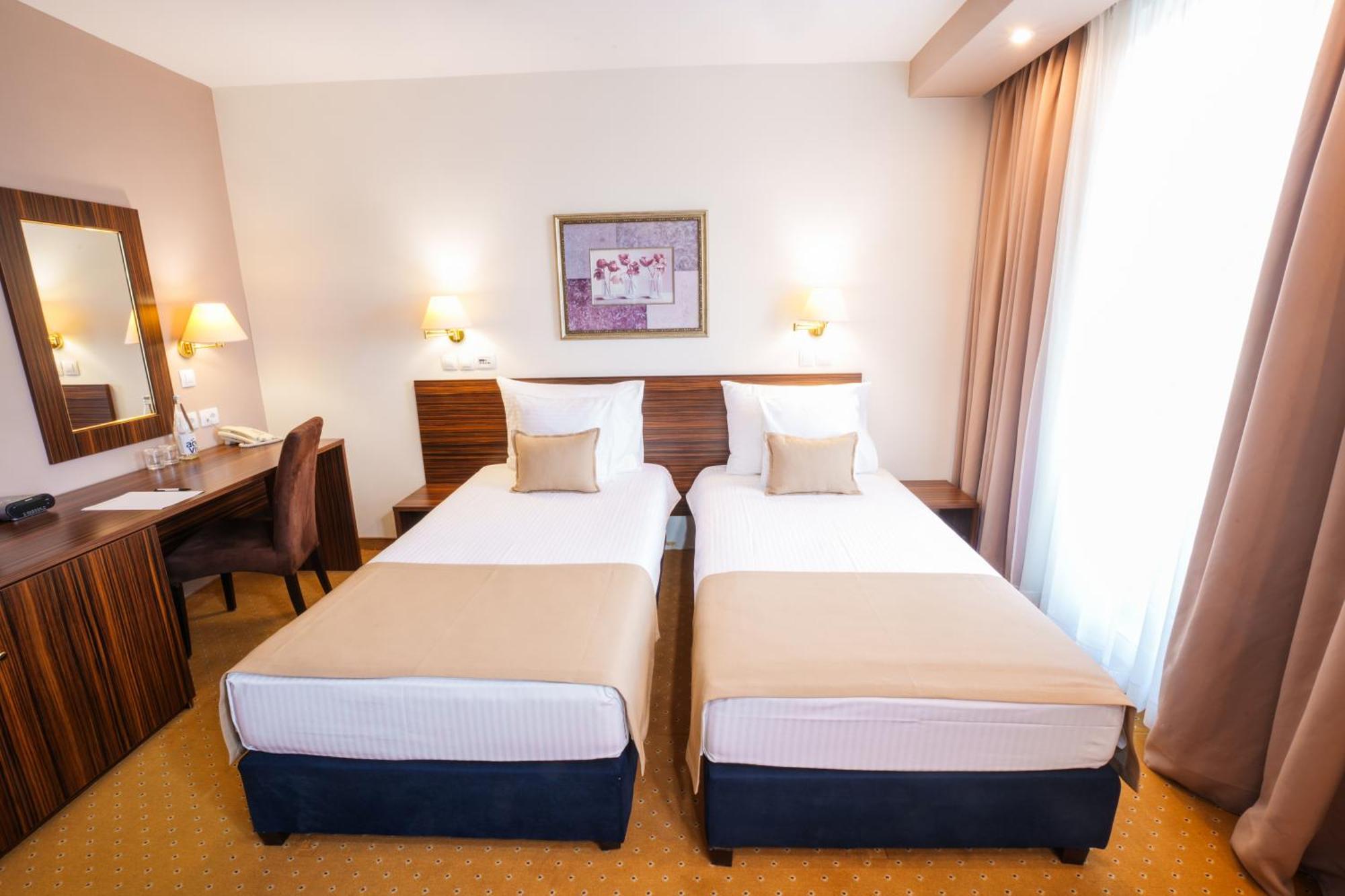 Hotel Monogram Park Ruma Exterior photo