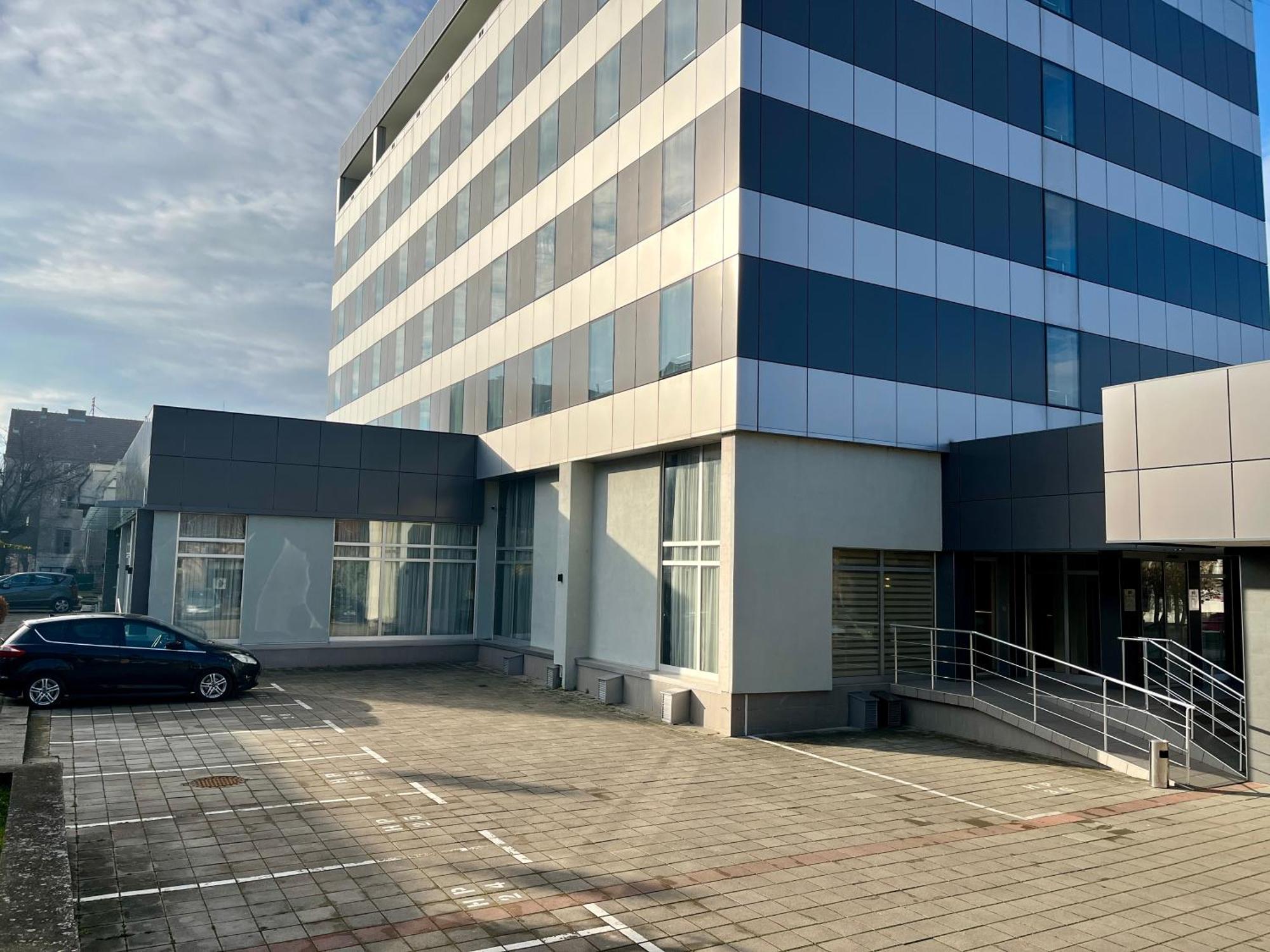 Hotel Monogram Park Ruma Exterior photo